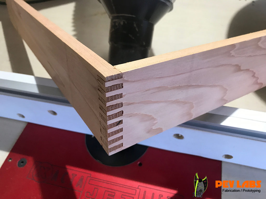 Box Joint Box Joint / Finger Joint Made with a Router Table and Multi-slot Cutting Bit