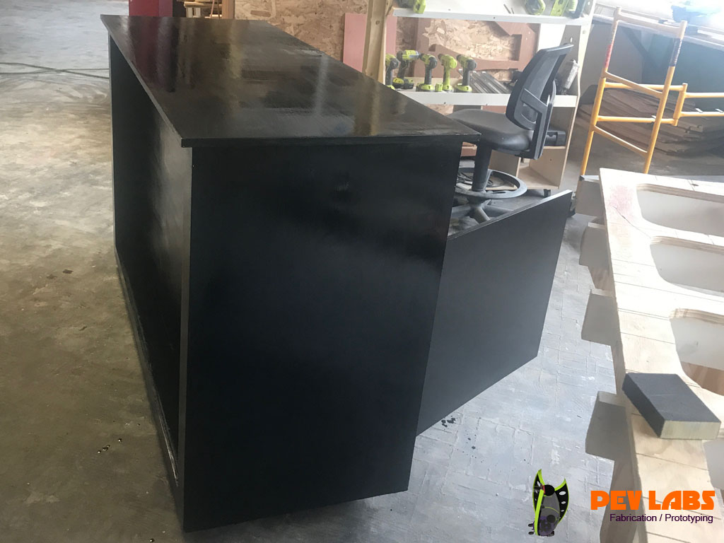 Customer Counter with Large Screen Recess Customer Counter with Large Screen Recess